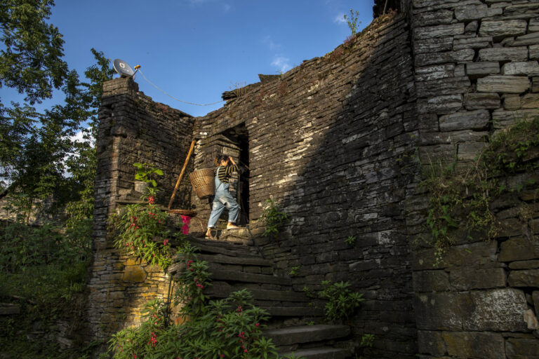 Chen Zhengjun - Ancient-Miao-Village-in-Xiangxi-3